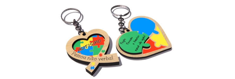 Variedade de chaveiros de MDF e acrílico cortados a laser, estilos religioso, personalizado e esportivo