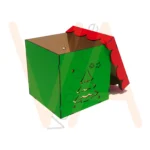 Caixa cúbica de Natal com árvore vazada, estrela cadente e estrelas, tampa com borda ondulada